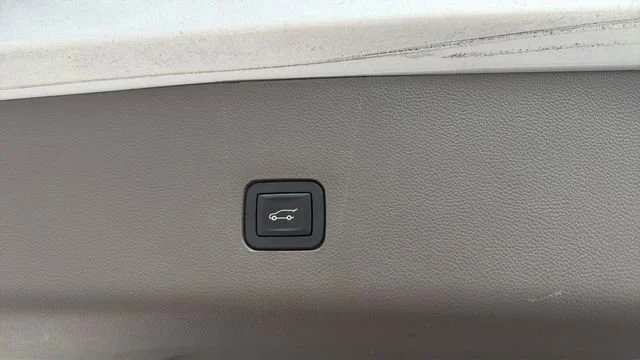 Used 2019 SILVER ICE METALLIC Chevrolet Premier image 34