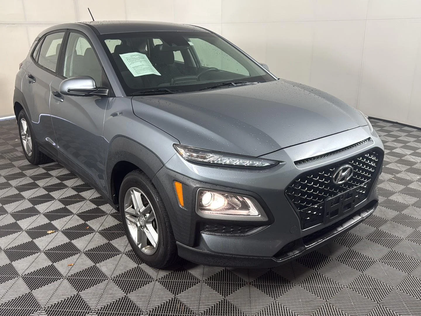 Used 2020 Sonic Silver Hyundai SE image 4