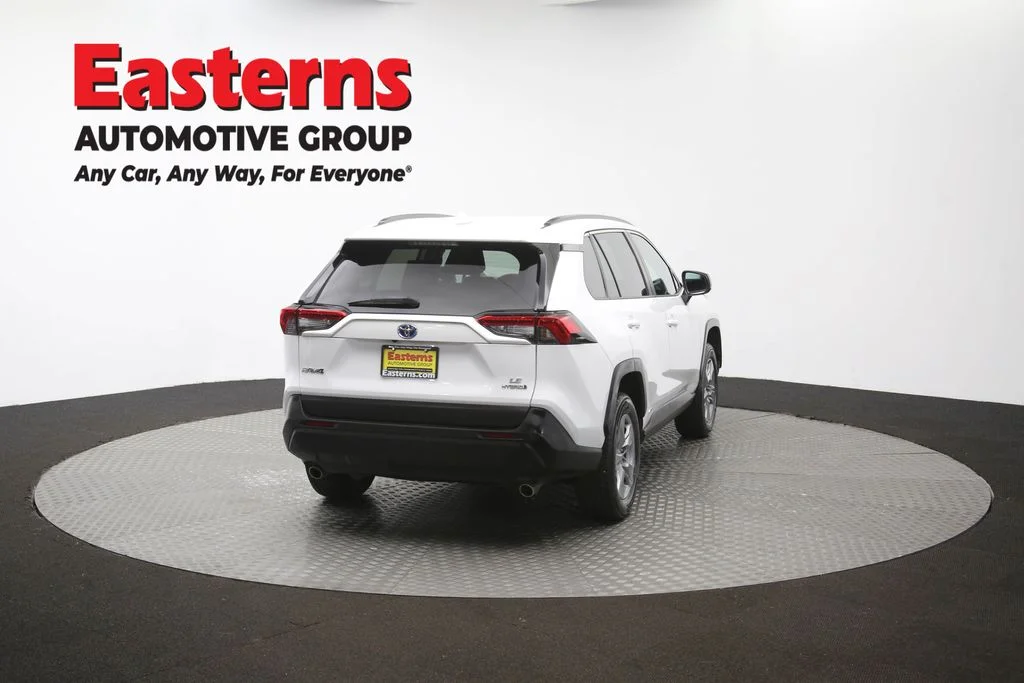 Used 2022 White Toyota LE image 40