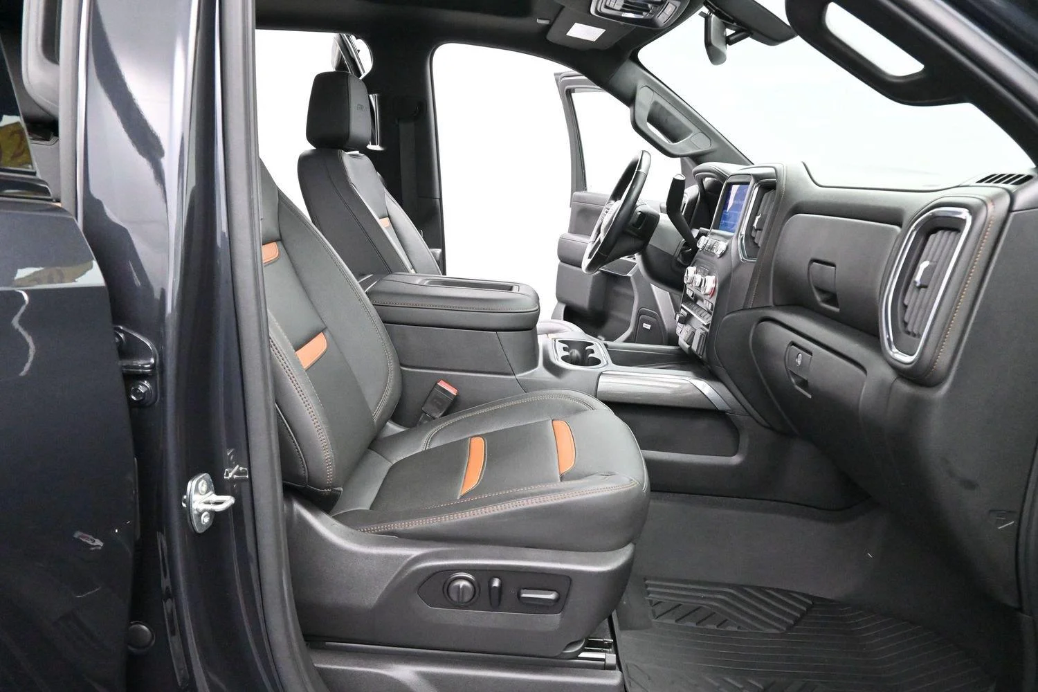 Used 2020 CARBON BLACK METALLIC GMC AT4 image 32