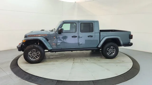 Used 2025 Gray Jeep Mojave image 5