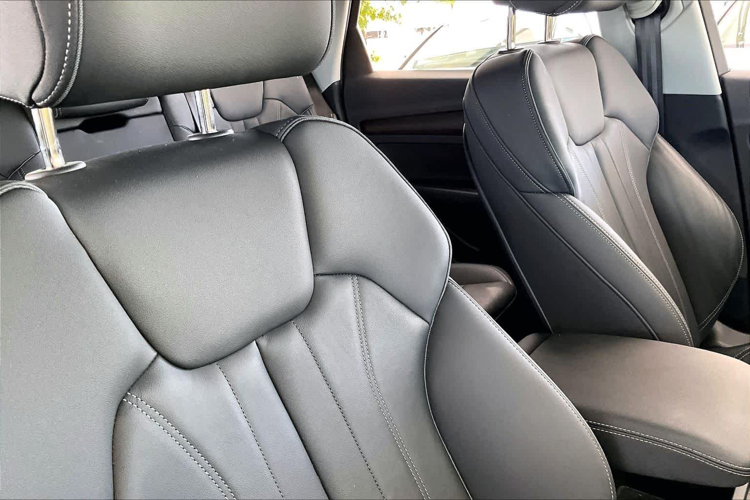 Used 2024 Daytona Gray Pearl Effect Audi S line Premium image 33