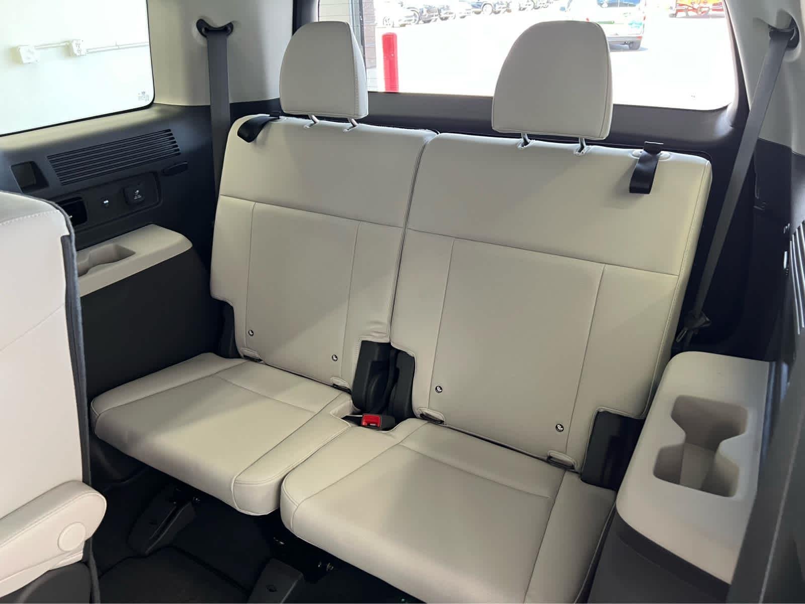 Used 2025 Phantom Black Hyundai Calligraphy image 31