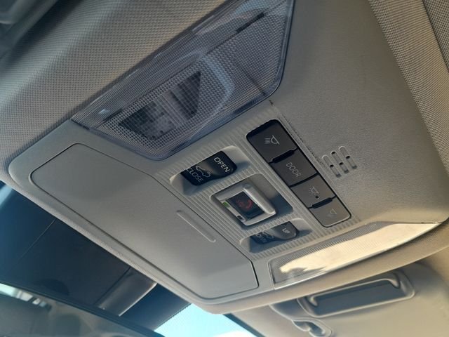 2024 Toyota RAV4 XLE - Photo 26