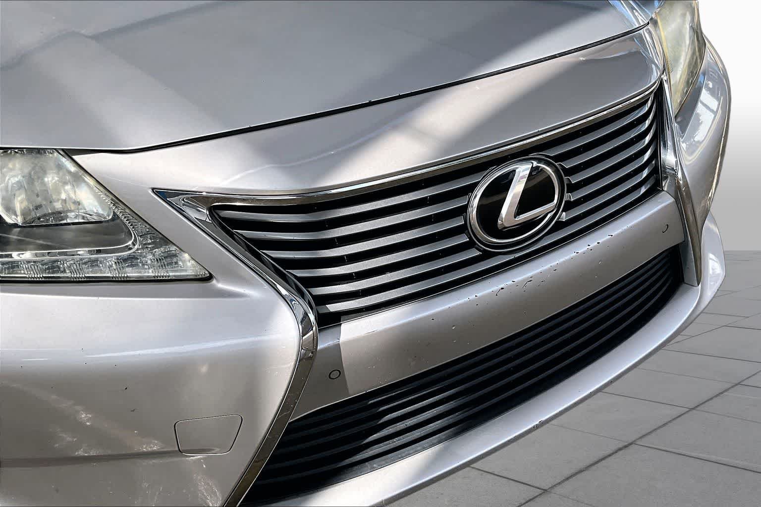 Used 2013 Silver Lining Metallic Lexus 4dr Sdn image 29