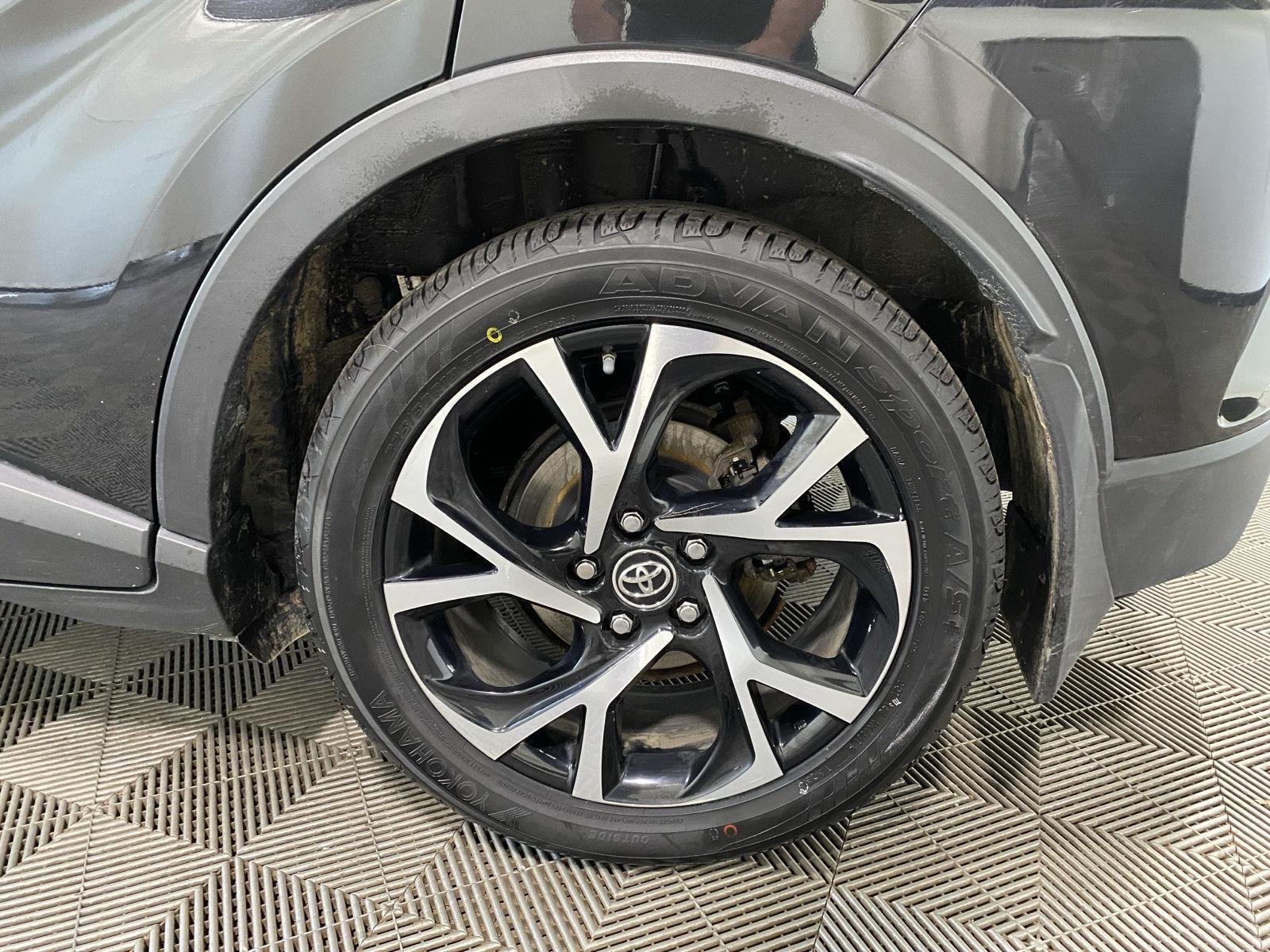 Used 2018 Black Sand Pearl Toyota XLE Premium image 17