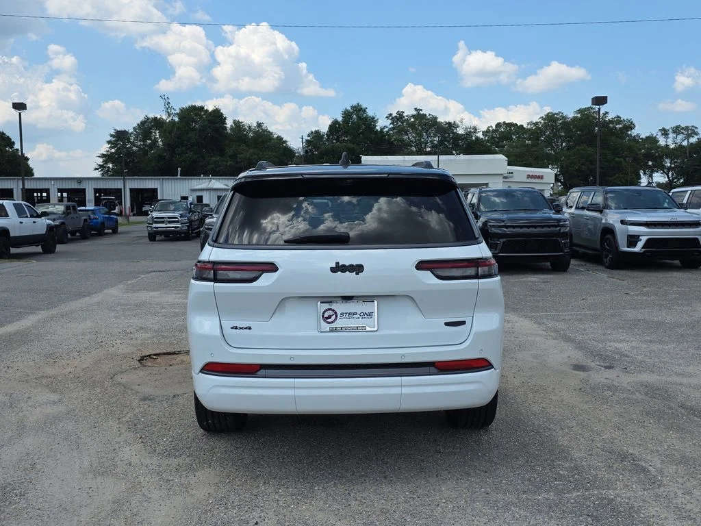 New 2026 Bright White Clear-Coat Exterior Paint Jeep Summit image 5