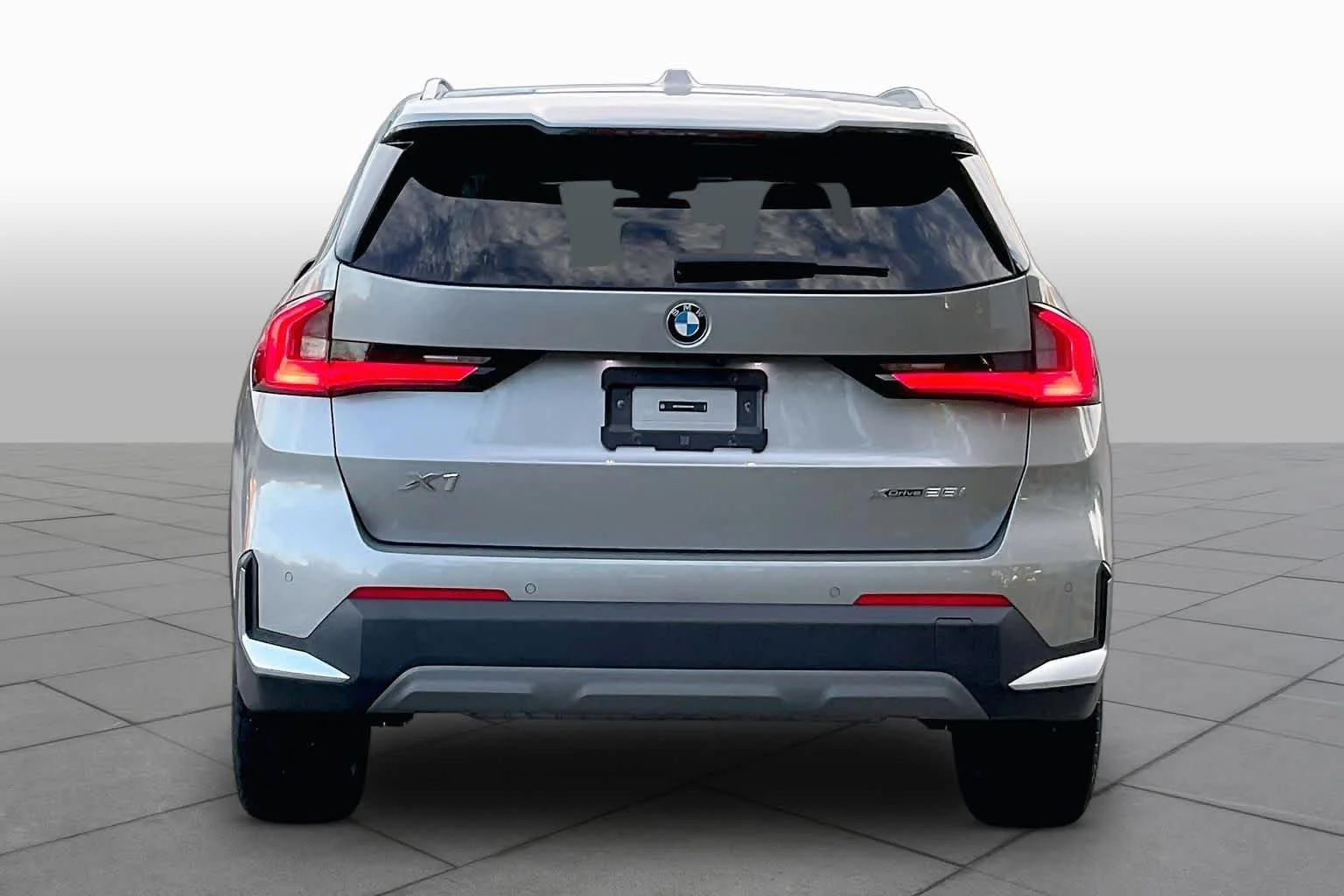 Used 2023 Space Silver Metallic BMW xDrive28i image 4