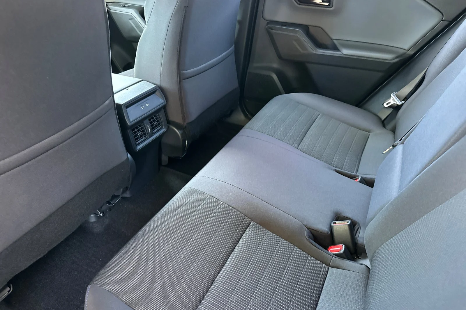 2026 Toyota RAV4 Plug-in Hybrid SE - Photo 8