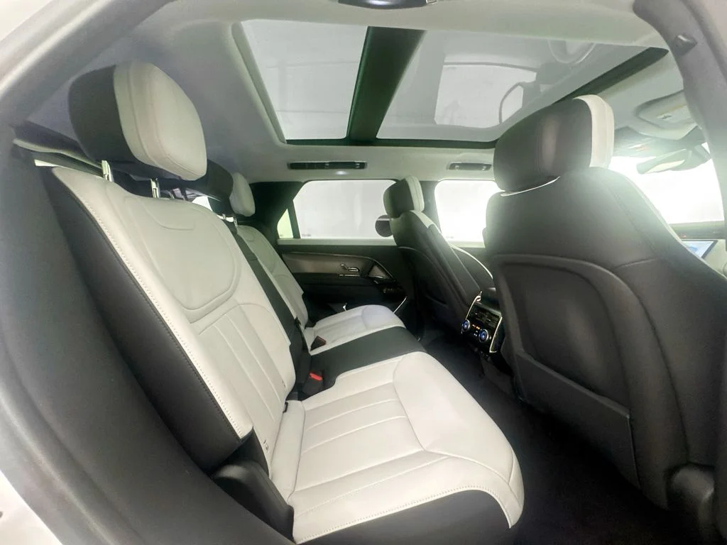 Certified Used 2024 White Land Rover Dynamic SE image 27
