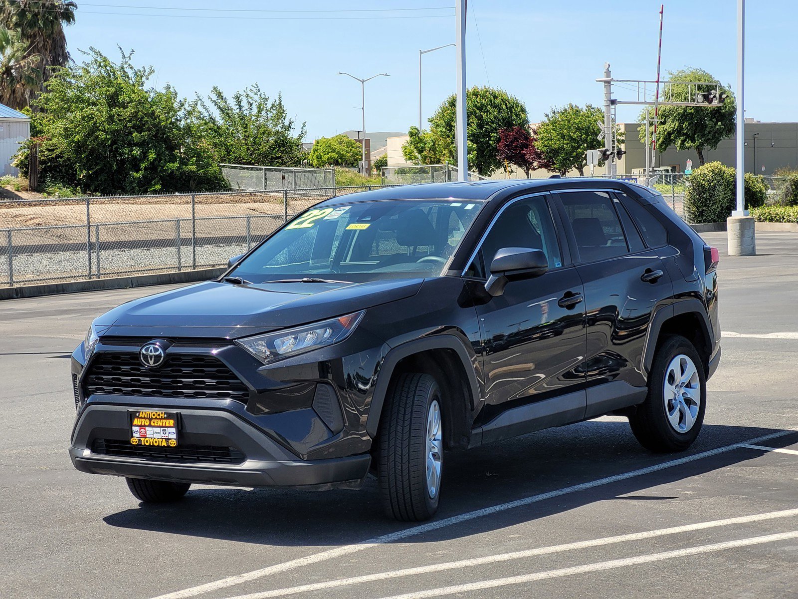 Used 2022  Toyota LE image 8