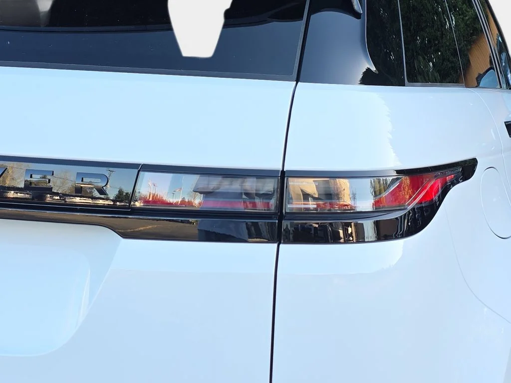 New 2026 Fuji White LAND ROVER Dynamic SE image 36