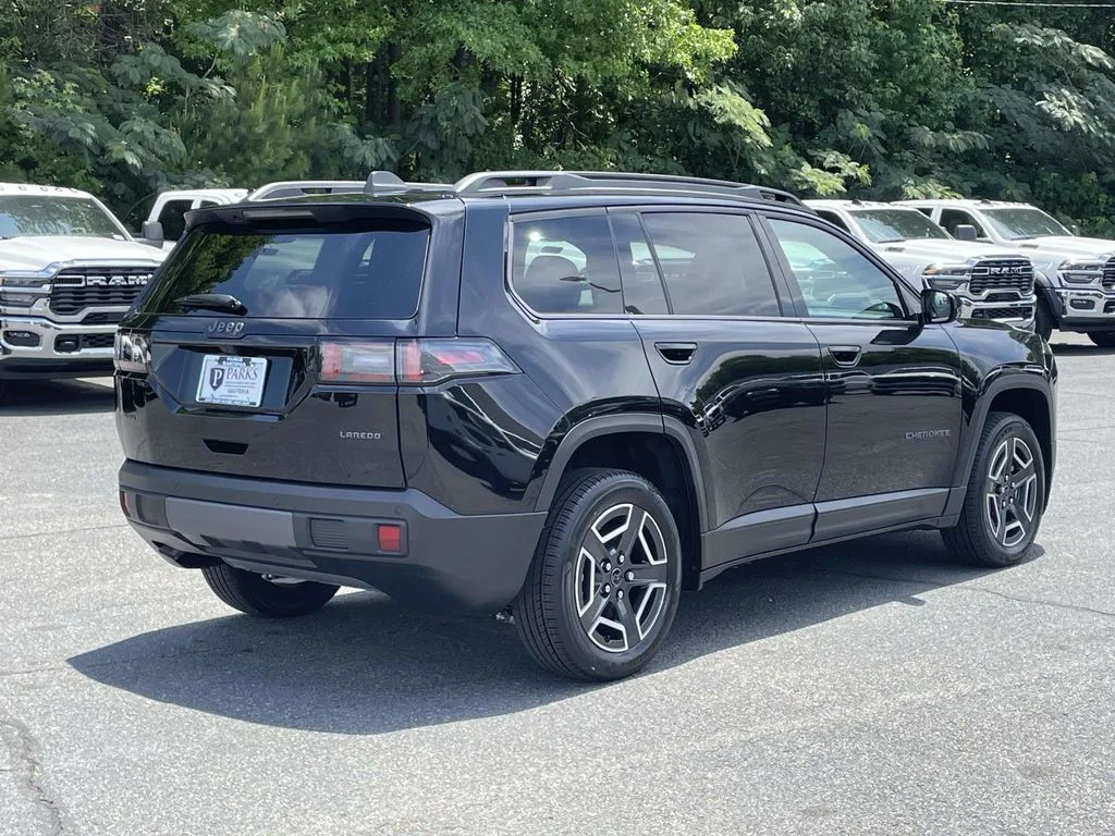 New 2026 Diamond Black Crystal Pearlcoat Jeep Laredo image 9