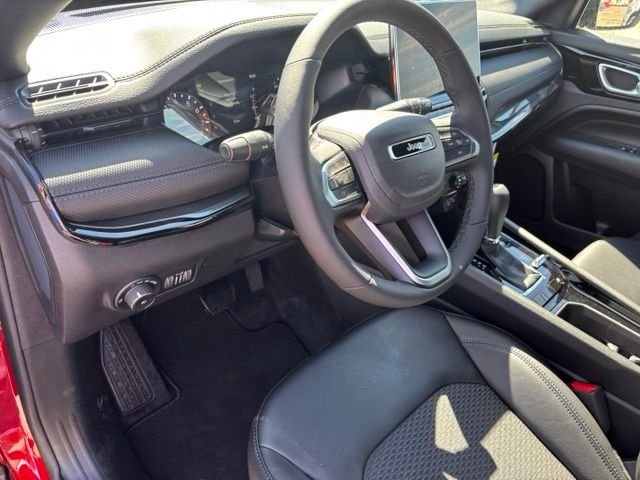 New 2026 Red Hot Pearlcoat Jeep Latitude image 13