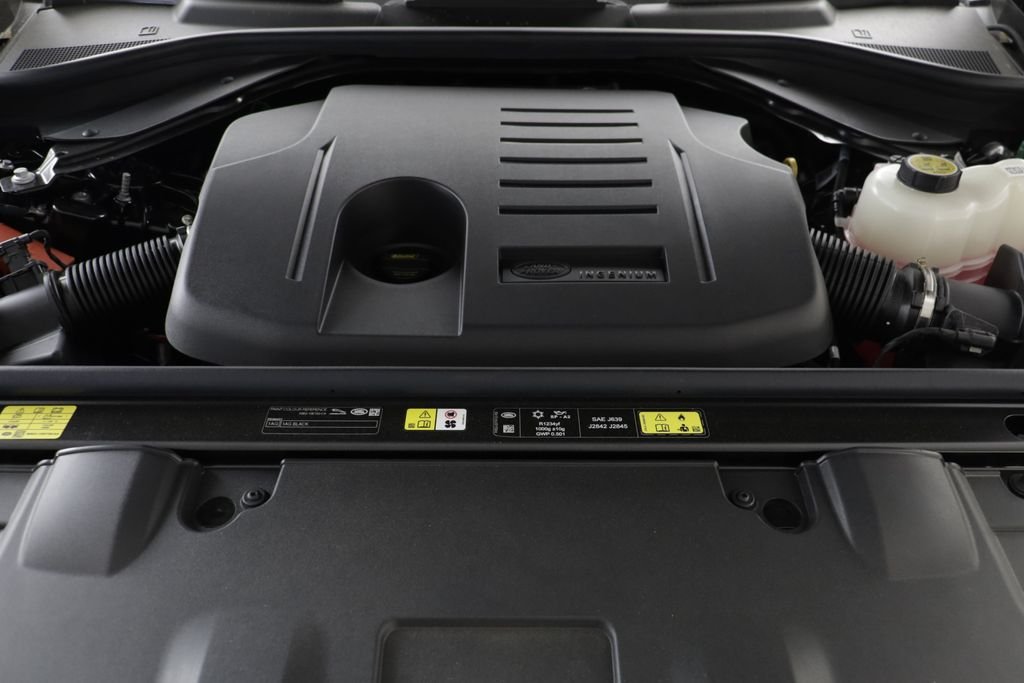 New 2026 Santorini Black LAND ROVER SE 7 Seats image 24