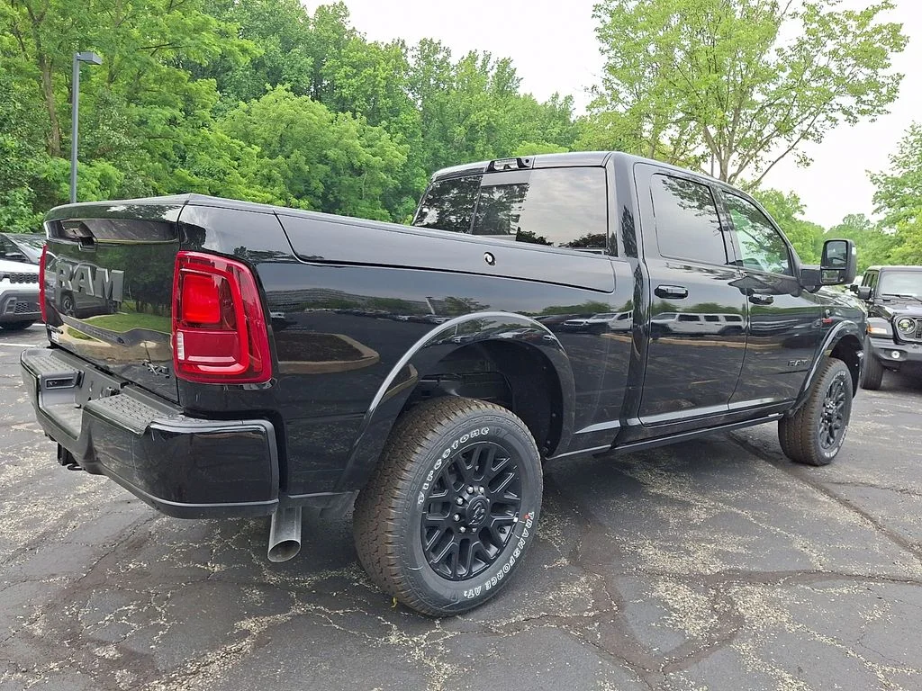 New 2026 Diamond Black Crystal Pearl-Coat Exterior Paint RAM Limited image 4