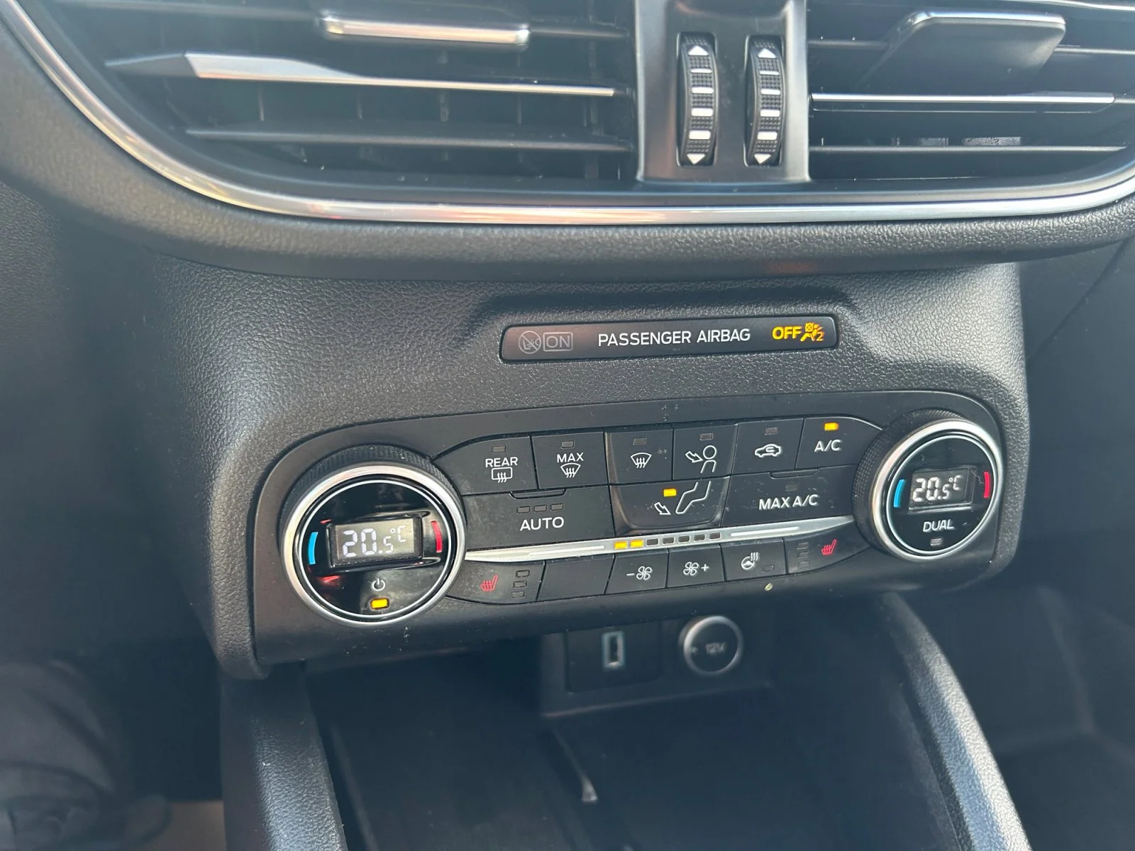 Used 2020 SILVER Ford TITANIUM HYBRID AWD image 21
