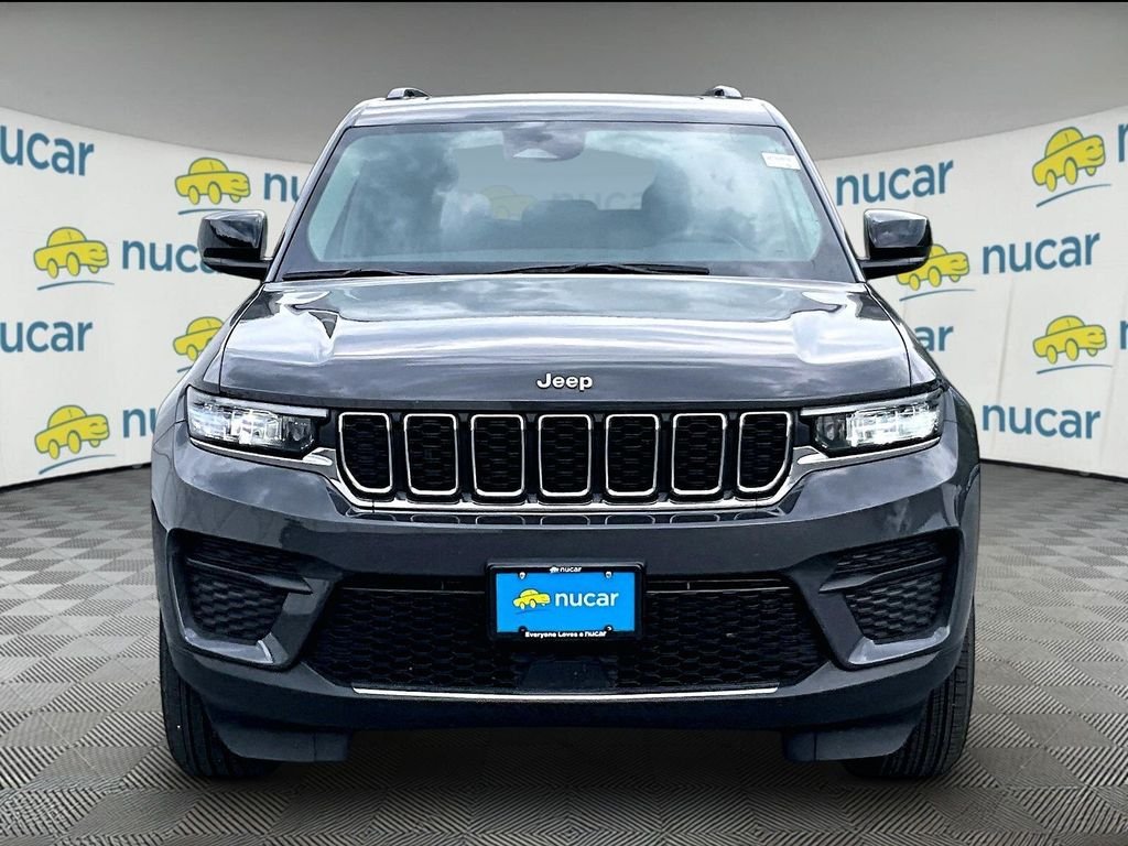 Used 2023 Baltic Gray Metallic Clearcoat Jeep Laredo image 2