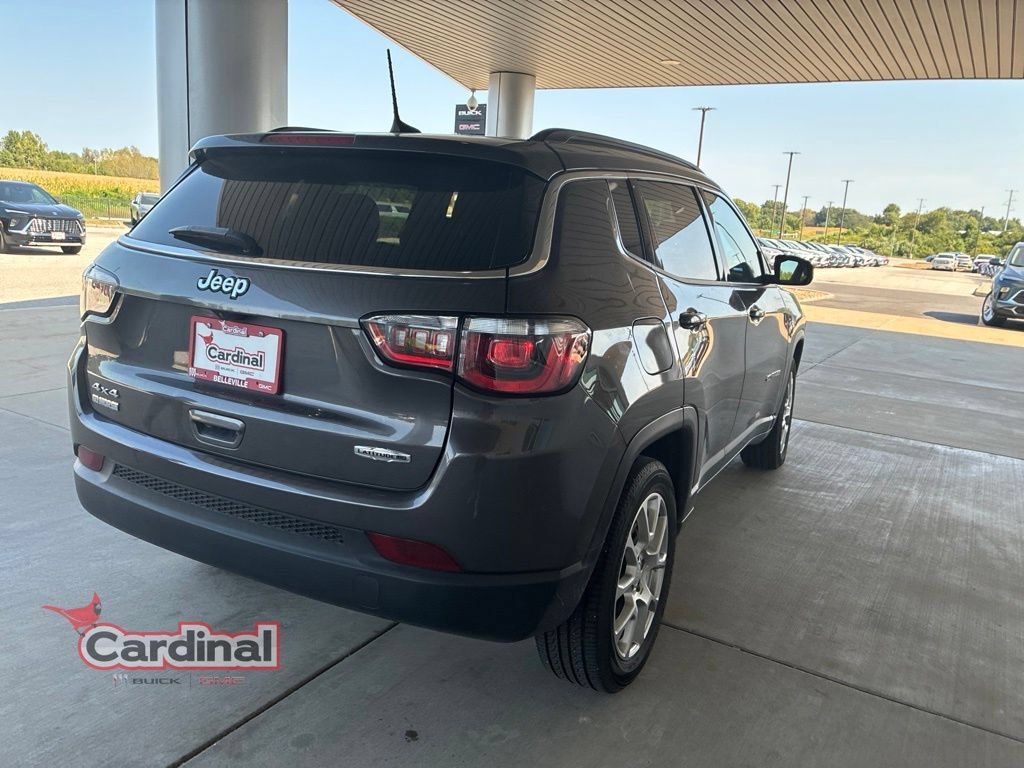 Used 2024 Gray Jeep Latitude Lux image 4