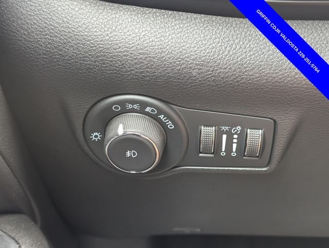 Used 2025 Blue Jeep Latitude image 18