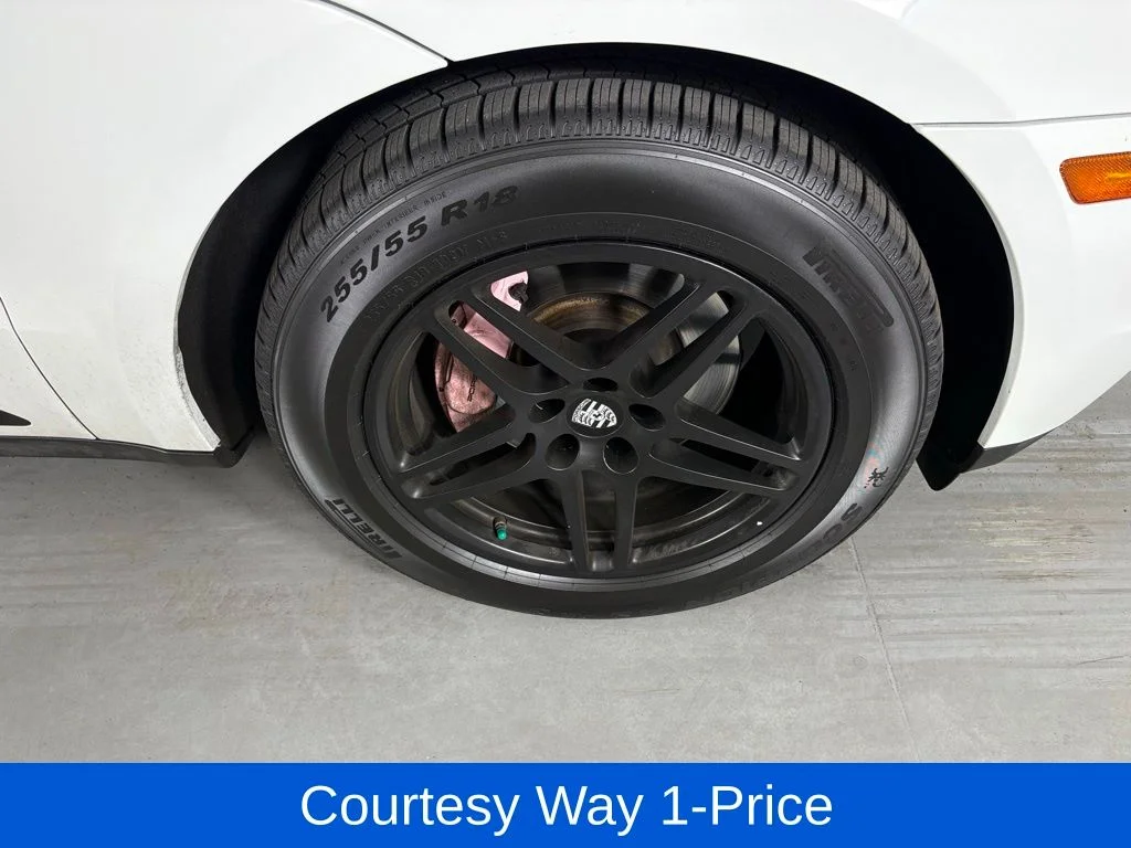 Used 2018 White Porsche Base image 12