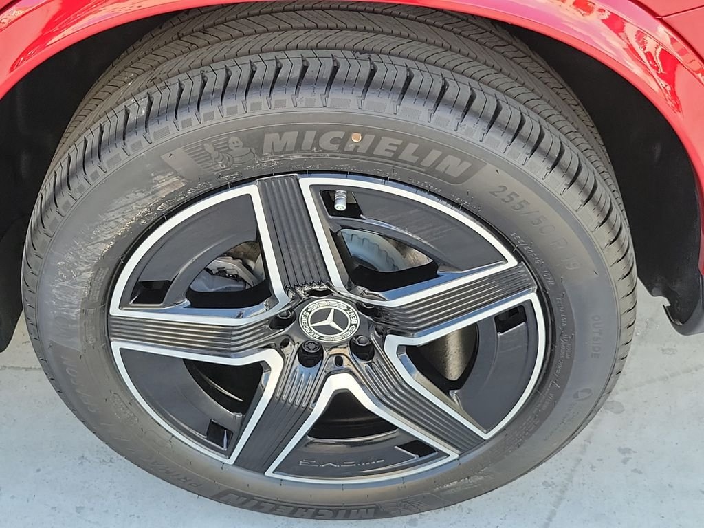 New 2027 MANUFAKTUR Patagonia Red Metallic Mercedes-Benz GLC 300 image 9