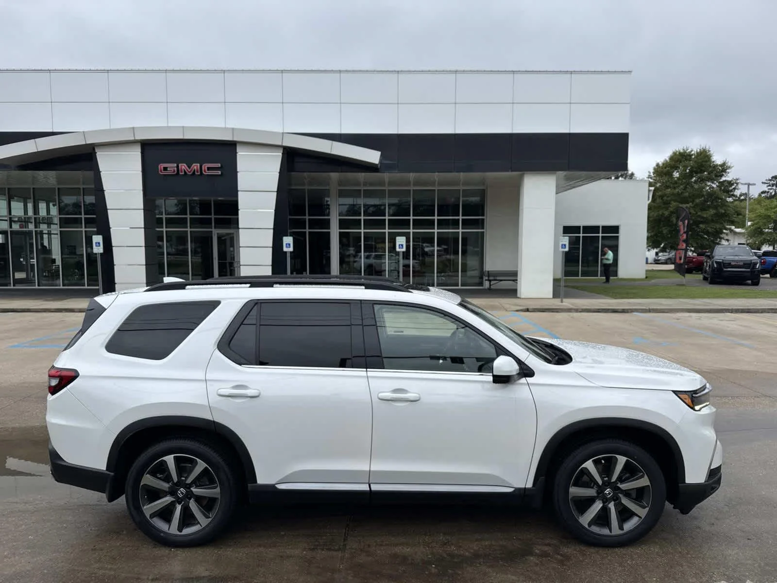 2023 Honda Pilot Touring 2WD's photo