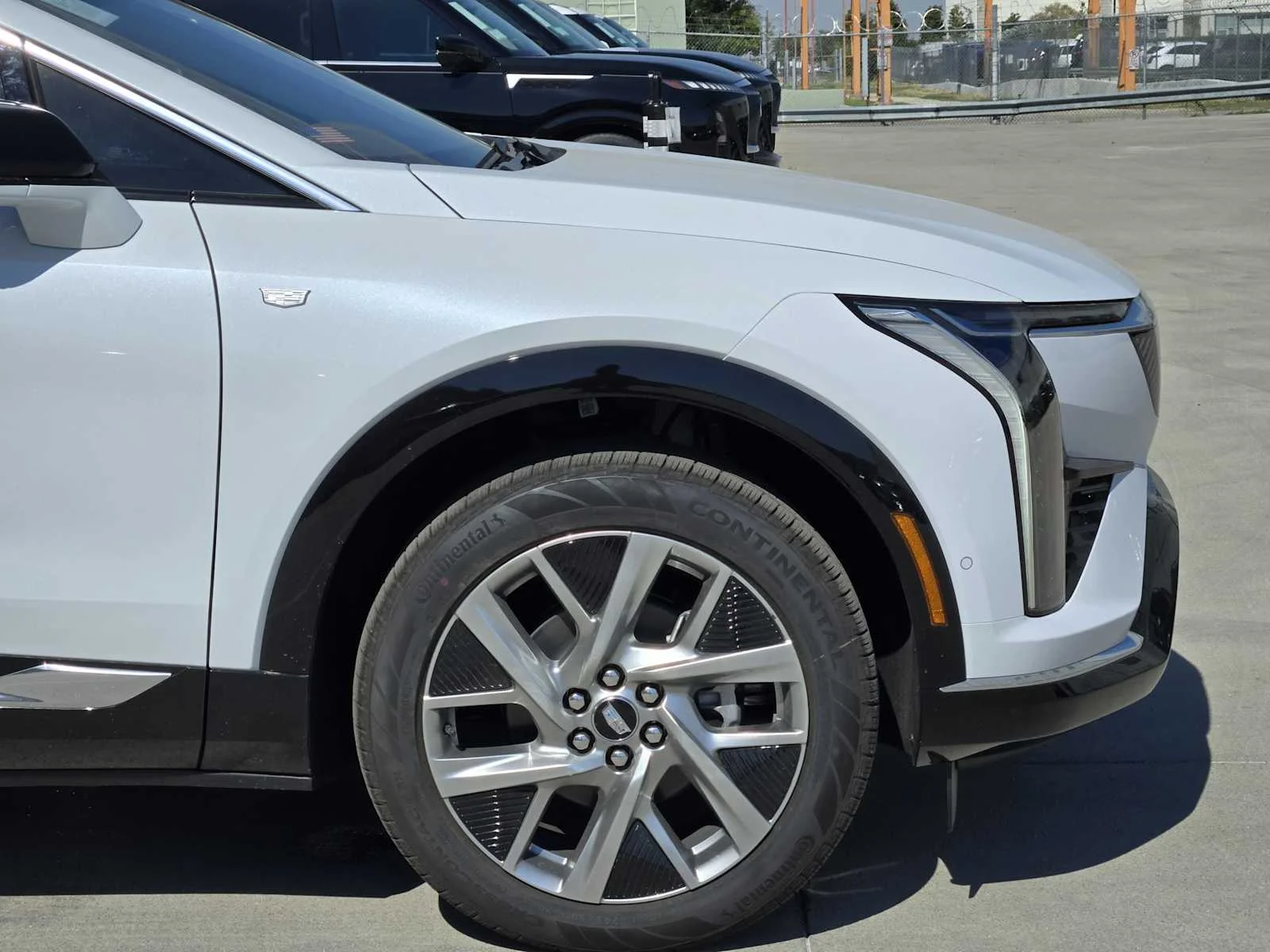 New 2027 Vibrant White Tricoat Cadillac Luxury image 6