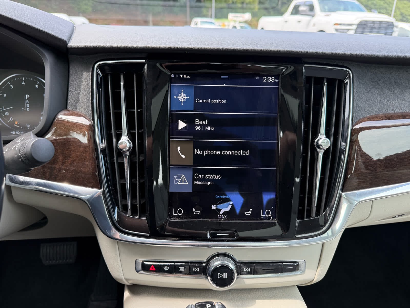 Used 2018 OSMIUM GRAY METALLIC Volvo Momentum image 17