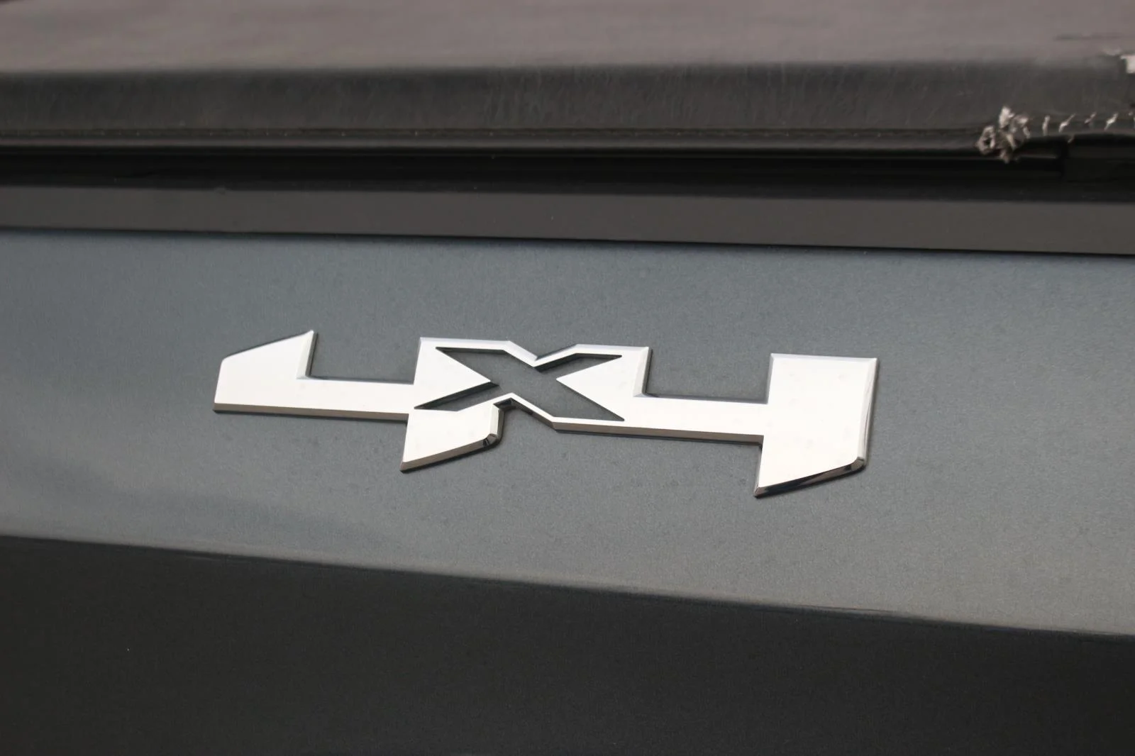 Used 2019 DARK SKY METALLIC GMC SLT image 9