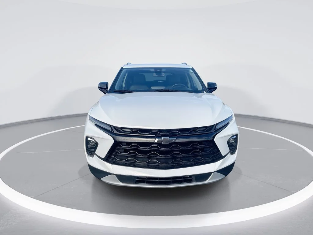 Used 2023 White Chevrolet LT image 3