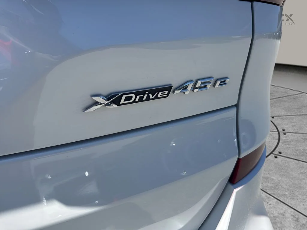 Used 2023 White BMW xDrive45e image 33