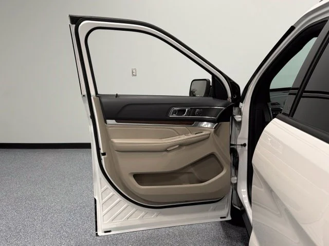 Used 2018 White Ford Limited image 11