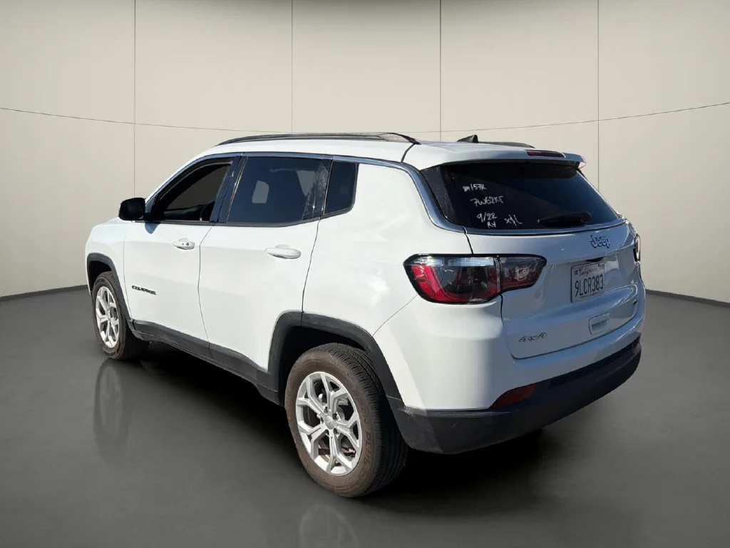 Used 2024 White Jeep Latitude image 5