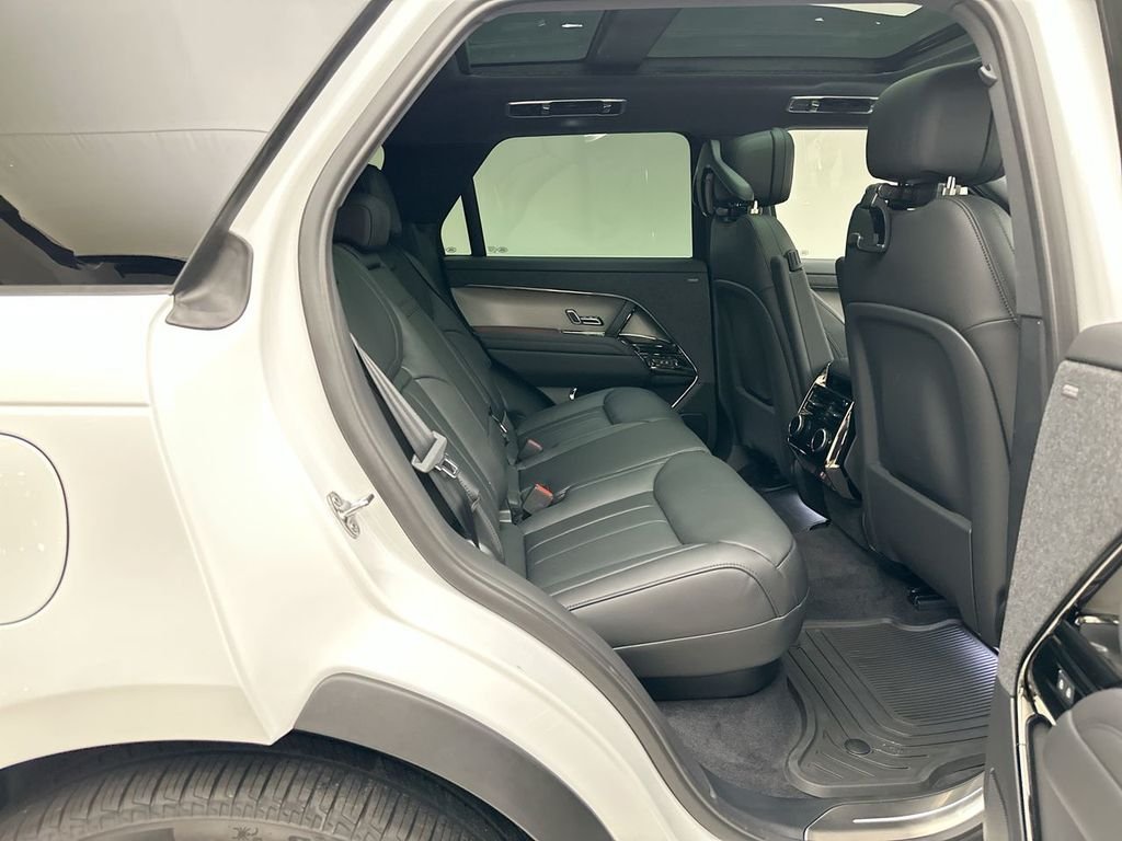 New 2026 Fuji White Land Rover SE image 7