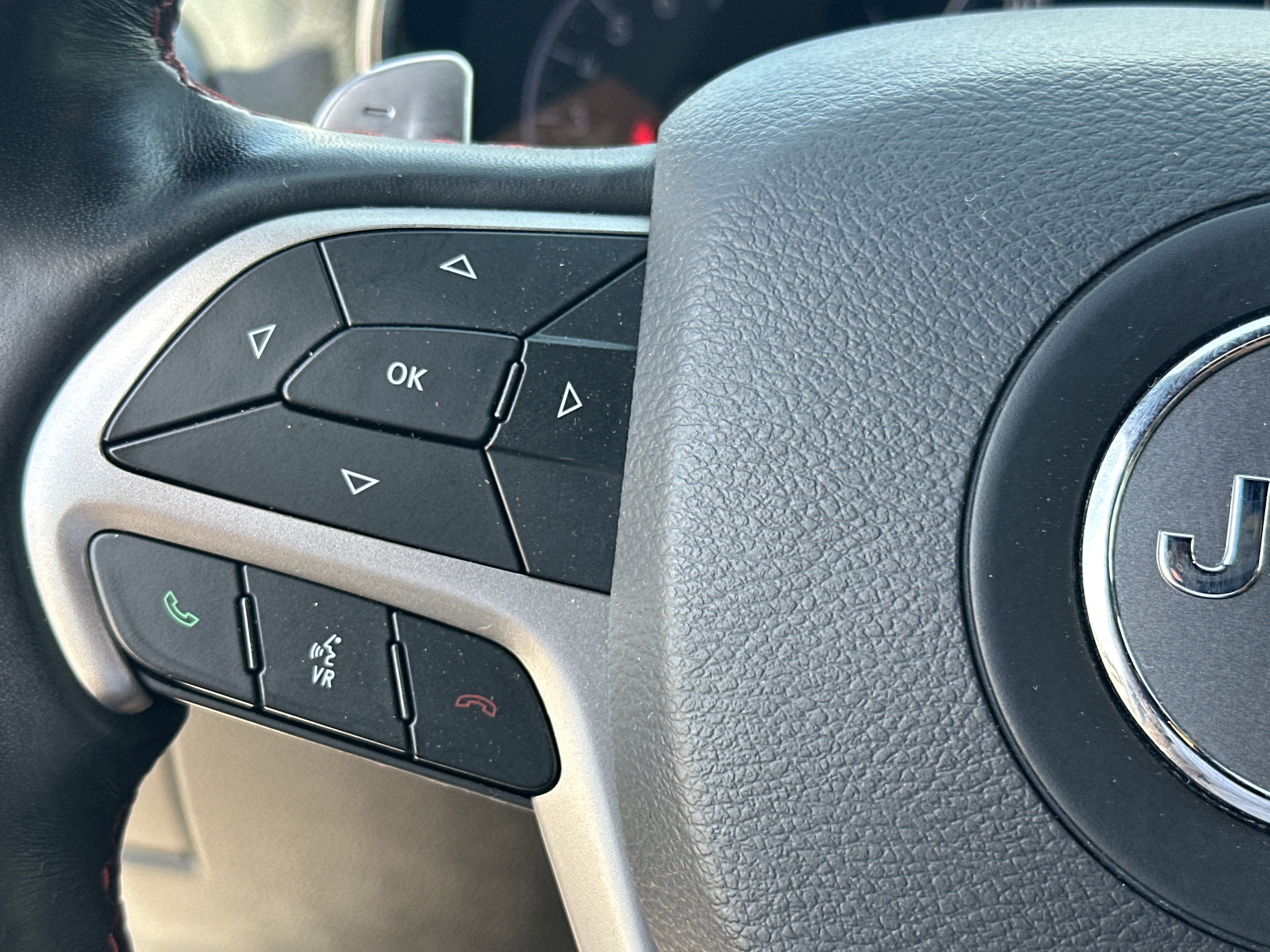 Used 2020 Bright White Clearcoat Jeep Trailhawk image 25