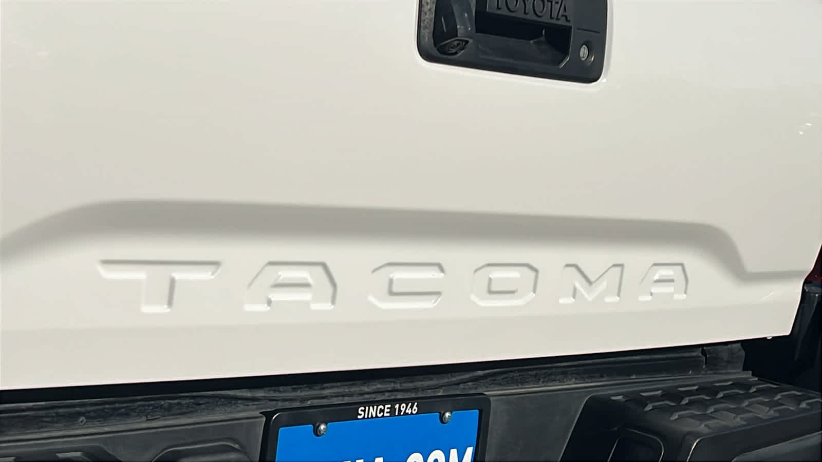 Used 2022 White Toyota SR image 25