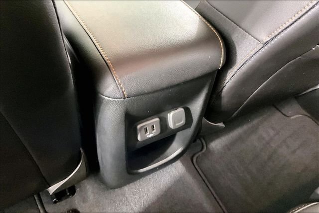 Used 2022 White GMC AT4 w/Leather image 10