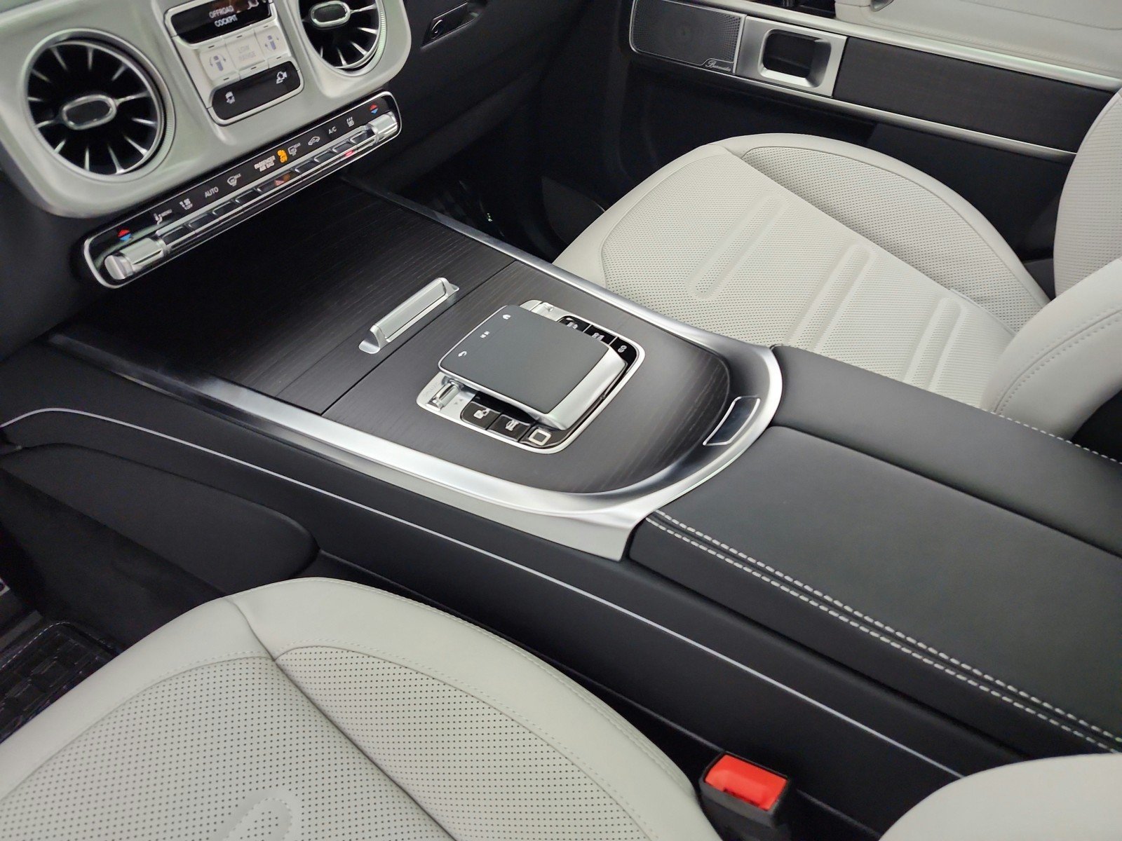 New 2027 MANUFAKTUR Platinum Magno Mercedes-Benz G 580e SUV image 10