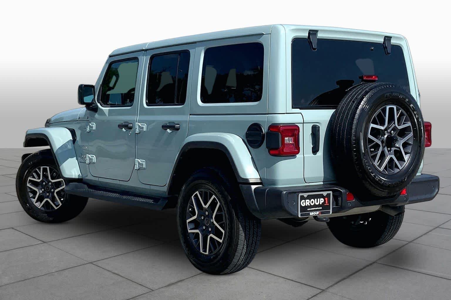 Used 2024 Earl Clearcoat Jeep Sahara image 12