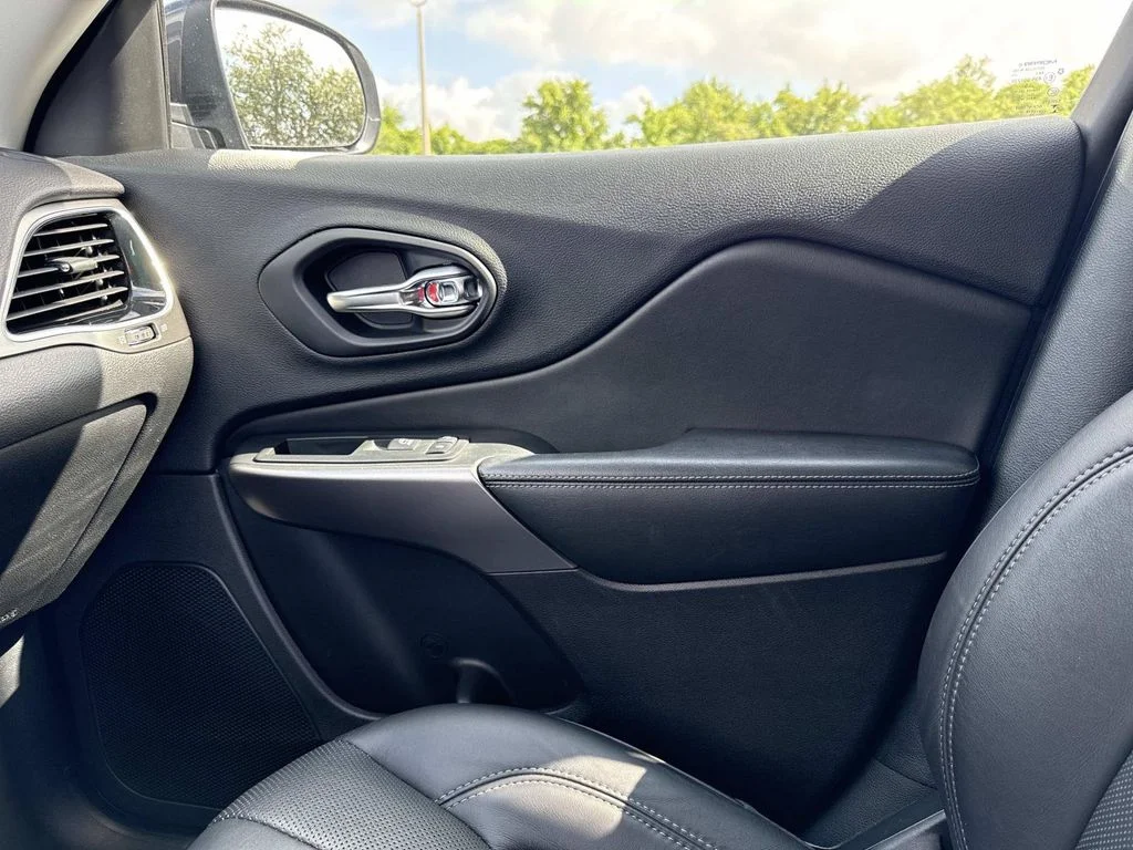 Certified Used 2019 Crystal Metallic Jeep Limited image 23