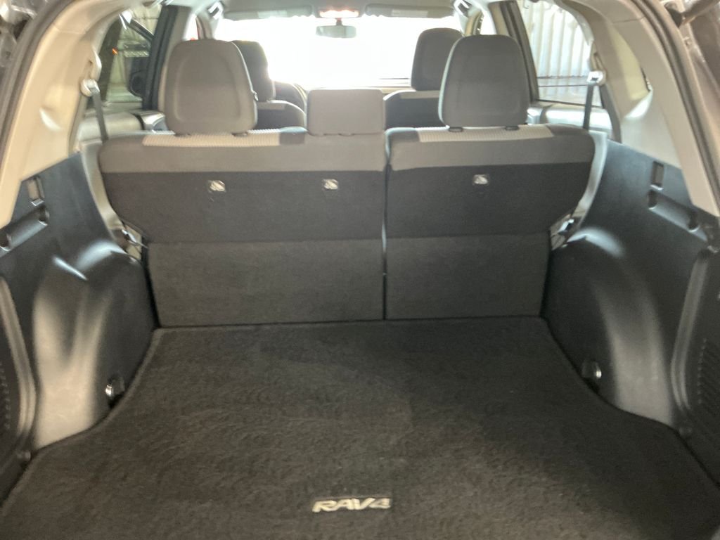Used 2013 Gray Toyota LE image 25