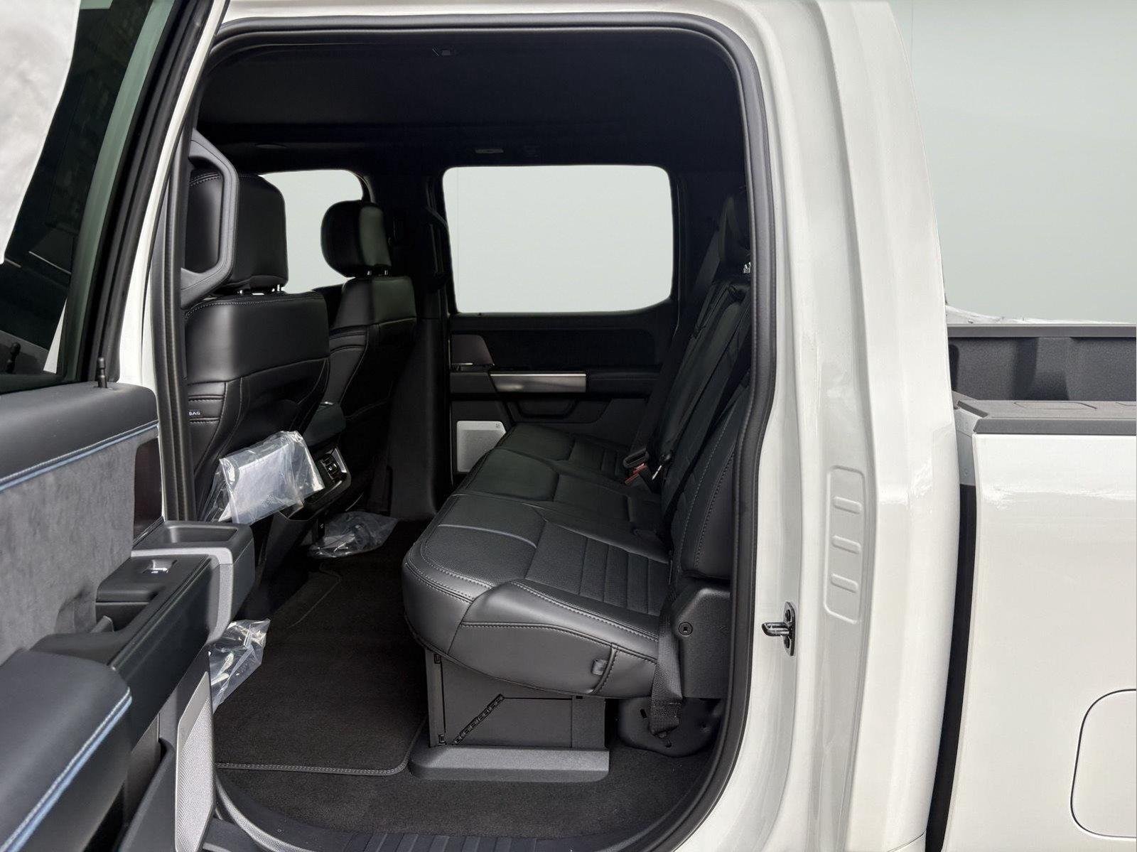 New 2026 Star White Metallic Tri-Coat Ford Platinum image 10