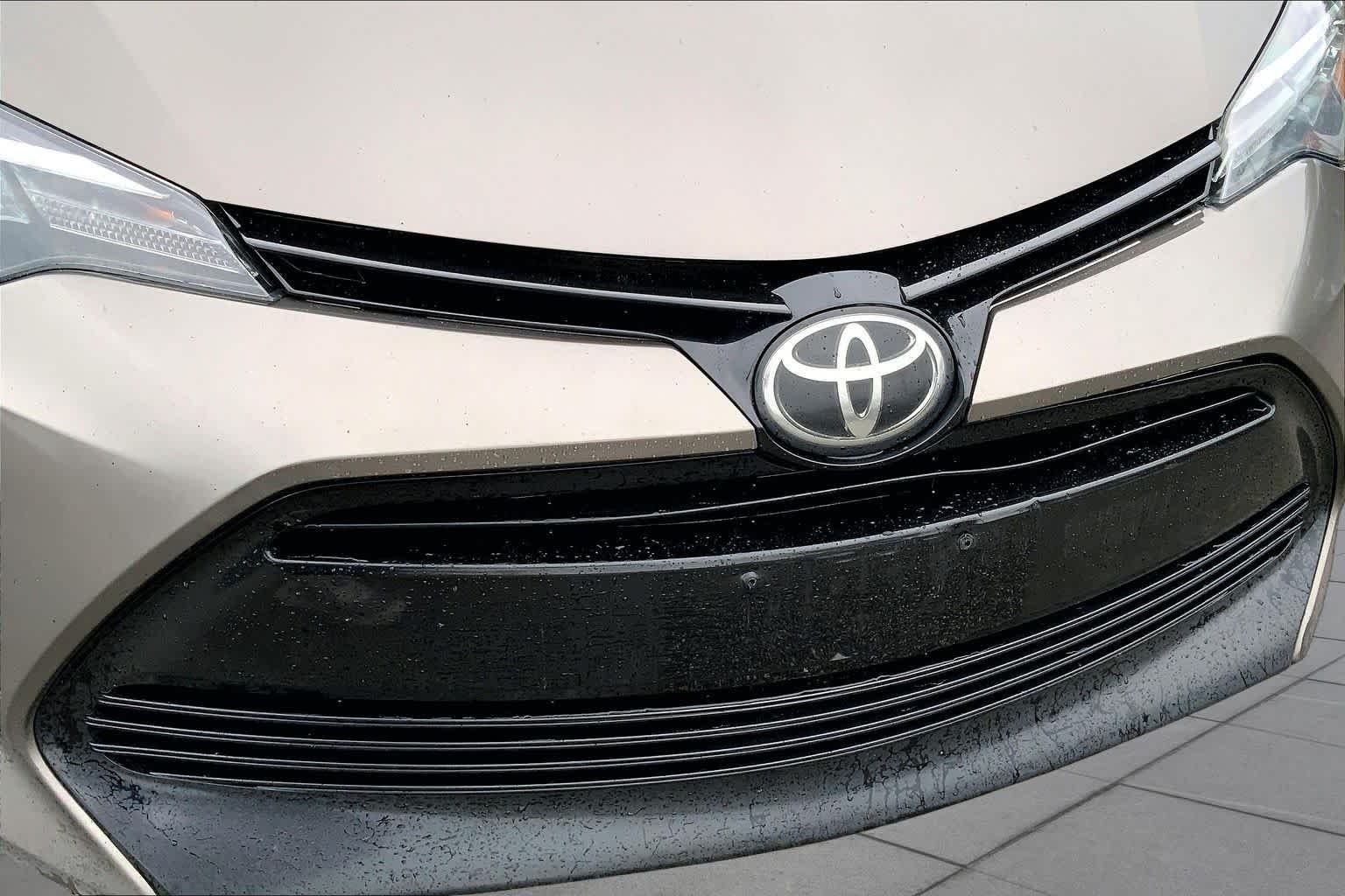 Used 2018 Falcon Gray Metallic Toyota LE image 32