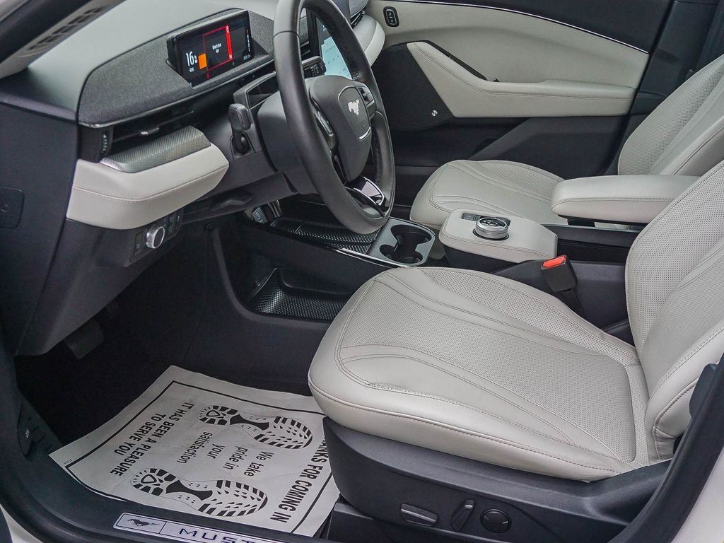 Used 2022 White Ford Premium image 18
