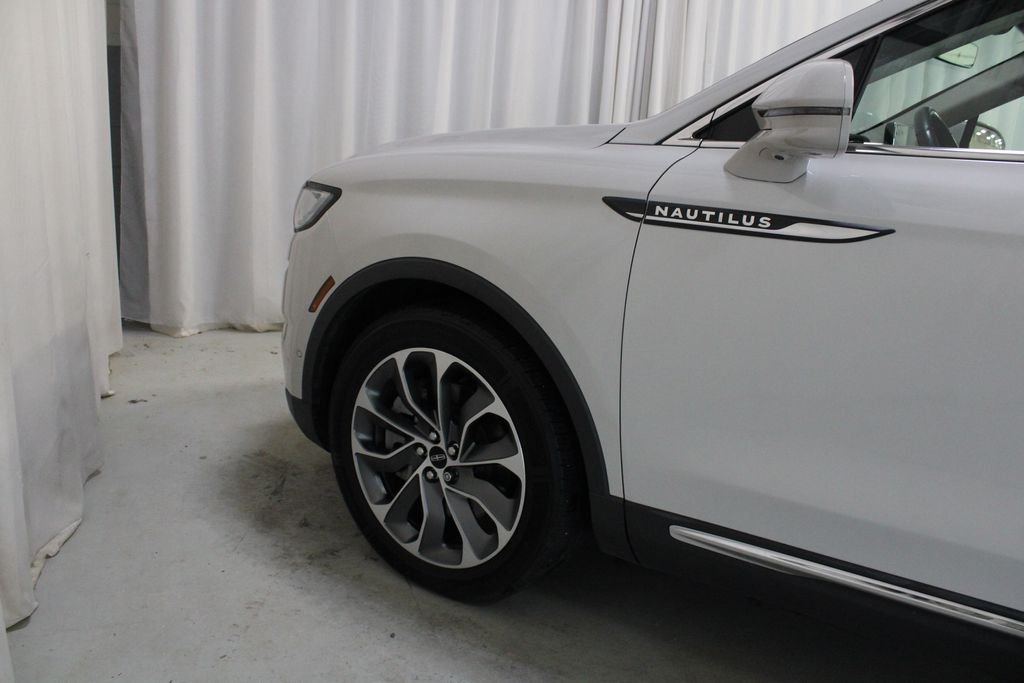 Used 2023 Pearl Metallic Lincoln Reserve image 31