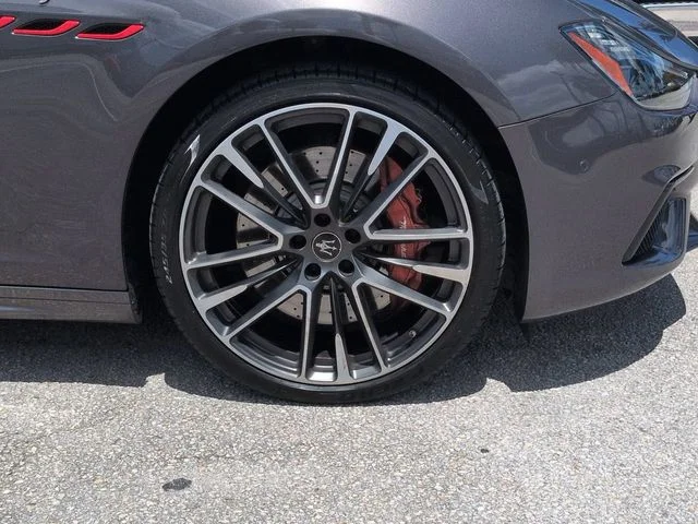 Used 2022 Gray Maserati Trofeo image 11