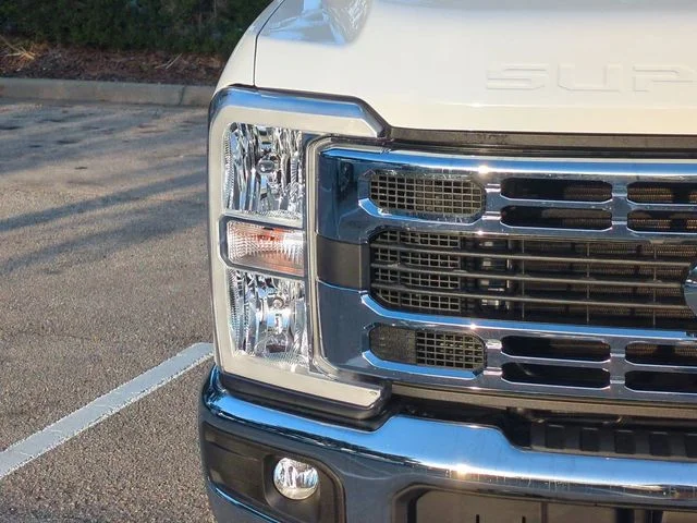 New 2026 Oxford White Ford F-250® XLT image 10