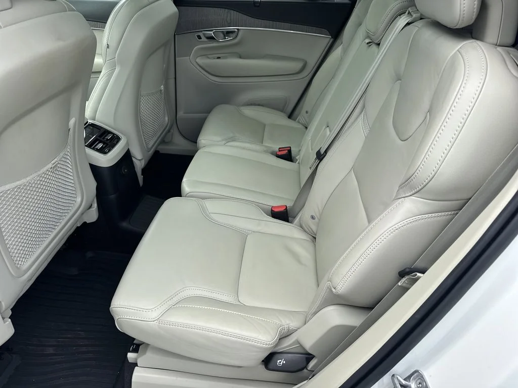 Used 2022 White Volvo T8 Inscription 7 Passenger image 20