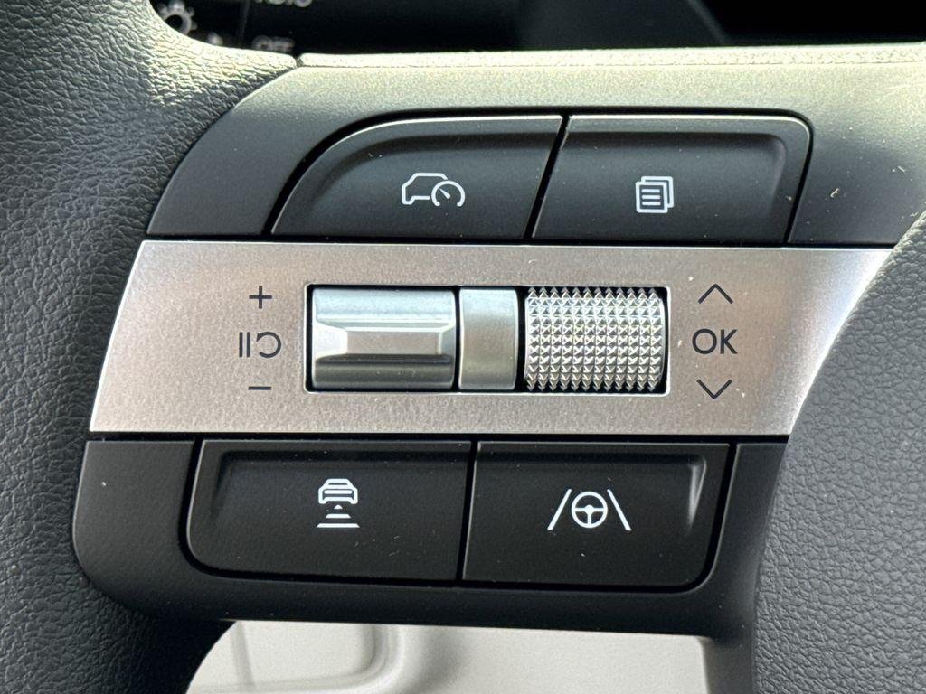 New 2026 White Hyundai SEL FWD image 21